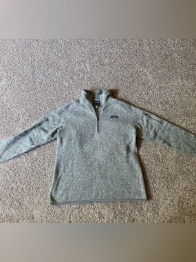 Patagonia Women’s Heather Light Gray Quarter-Zip Fleece Pullover